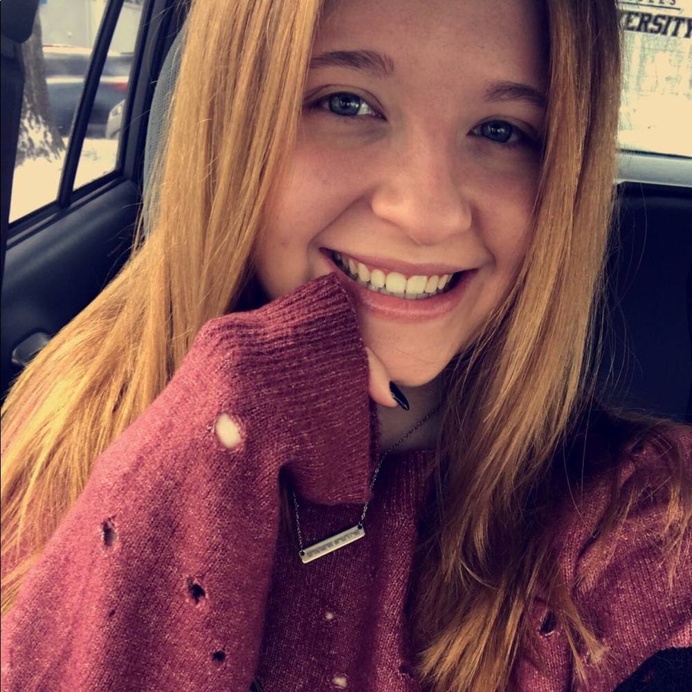 Meet your Posher, Alexis